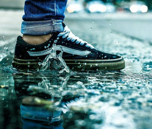 Se te mojaron los tenis: cómo secarlos sin dañarlos (guía de rescate)